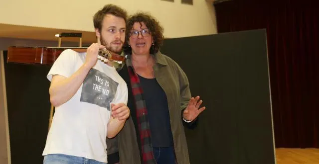 photo florian, alias figaro et valentine, le compte almaviva, complices lors des répétitions du barbier de séville. &copy; jérémy chatet