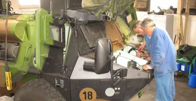 photo au rythme de vingt véhicules de l'avant blindé, l'etamat de la rue de l'arsenal s'occupait surtout de maintenance industrielle. &copy; 12e bsmat