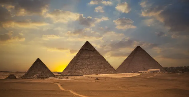 photo enigme : la pyramide des suites