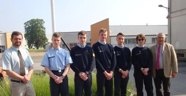 photo laurent waquet (à gauche) et stéphane boivin, professeurs d’histoire géographie ont soutenu leurs élèves dans leur recherche. &copy; ouest-france