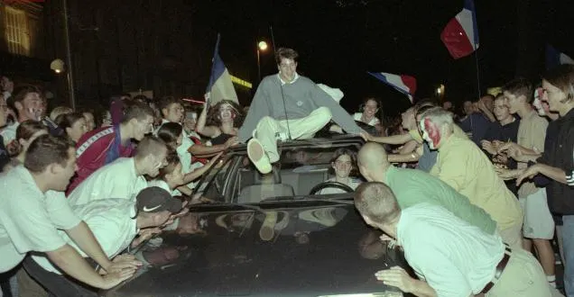 photo au coup de sifflet final, des milliers de niortais ont investi la place de la brèche pour un moment de communion totale. &copy; archives le courrier de l'ouest