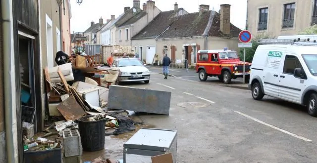 photo une quinzaine de maisons sont impactées. une est fissurée, porte d’entrée arrachée par les flots. &copy; ouest-france