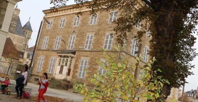 photo la maison bonet, qui jouxte le parc de la providence, abritera un pôle de santé. si tout va bien, il sera opérationnel dans 18 mois. &copy; archives ouest-france