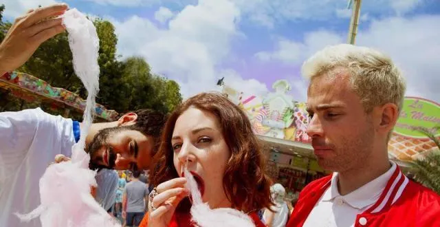 photo thérapie taxi revient à biches festival cette année. &copy; dr.