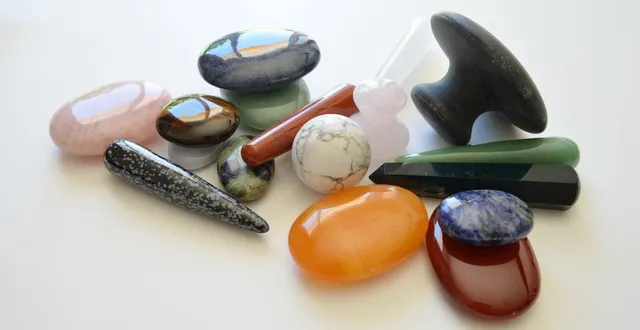 photo galets, champignons et batons de massages.