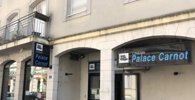 photo le cinéma est situé dans la rue carnot, à sablé-sur-sarthe. &copy; ouest-france