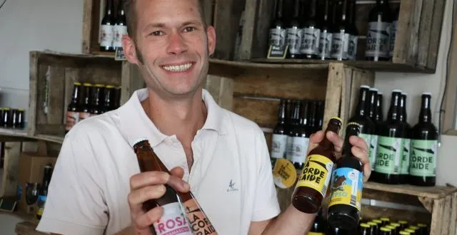 photo jérôme barreau travaille d’arrache-pied dans sa brasserie. le jeune entrepreneur y produit une bière levurée et non filtrée?: «?le lit de levure au fond de la bouteille est un gage de qualité.?» &copy; ouest-france