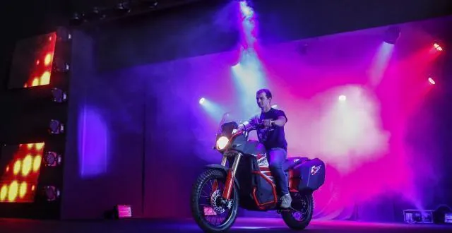 photo le groupe russe kalashnikov concern a présenté sa nouvelle moto électrique izh pulsar. &copy; epa-efe/sergei ilnitsky