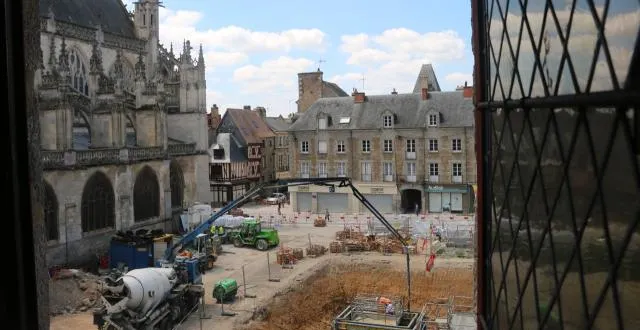 photo depuis la maison d’ozé, on a une vue plongeante sur la place de la magdeleine, en plein réaménagement. &copy; ouest-france