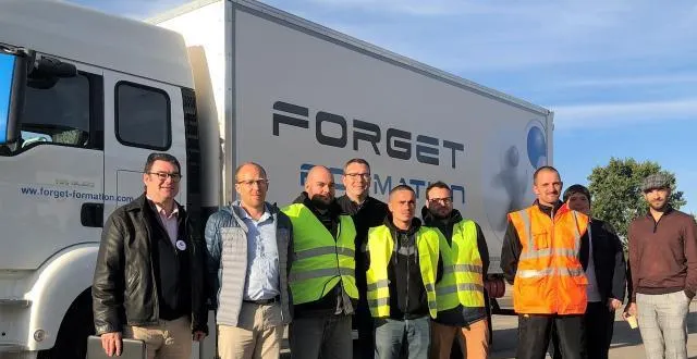 photo promesse d’embauche en poche, quatre chauffeurs sont en formation à alençon. &copy; of