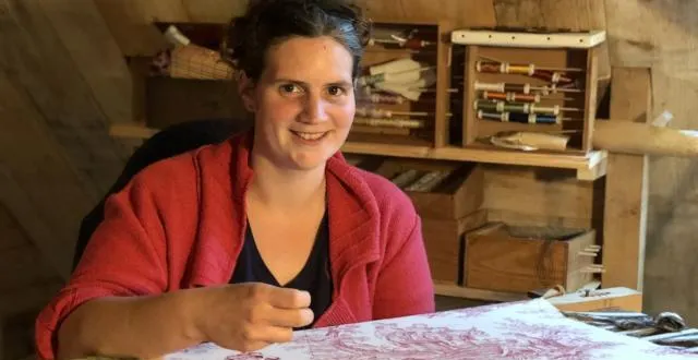 photo charlène poret est brodeuse, dentellière et teinturière. elle sera présente sur le salon fil et dentelle. &copy; ouest-france