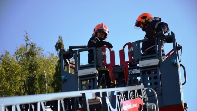 Orne. Leurs échelles de pompier équipent les camions US
