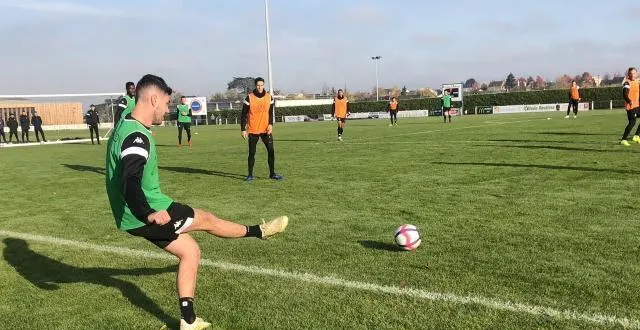 photo les joueurs du sco d'agers se sont entraînés sur le terrain d'honneur du stade rémy-lambert. &copy; ouest-france