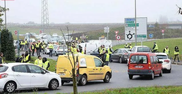 photo le mouvement des gilets jaunes a été particulièrement suivi à cholet. &copy; archives le courrier de l'ouest - etienne lizambard