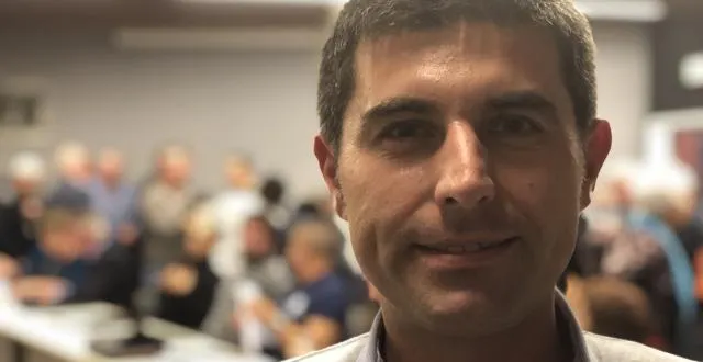 photo erwan cochet est élu maire de champagné. &copy; ouest-france