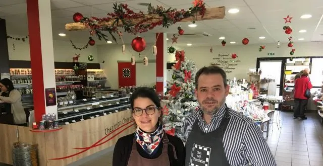 photo marie colas et emmanuel roset proposent au public une visite commentée et savoureuse de la chocolaterie guisabel. &copy; dr