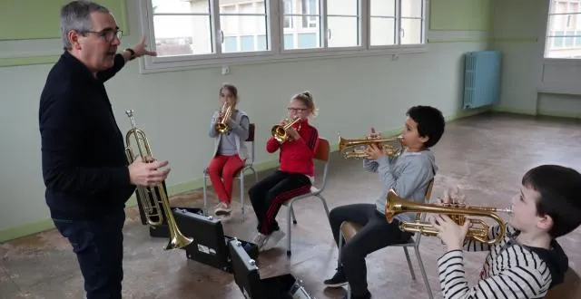 photo les trompettistes commencent à apprendre le do-ré-mi. &copy; ouest-france