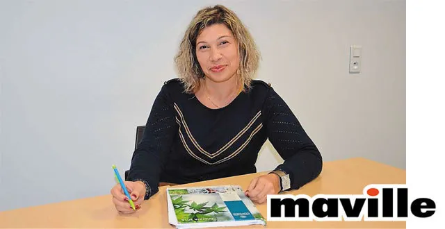 photo angers. iridologue, karine interprète les signes présents dans les yeux pour distinguer les faiblesses organiques.