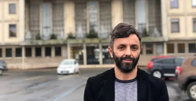 photo commercial dans une filiale de la poste, marié et père de trois enfants, karim houllier est candidat aux élections municipales d’argentan en 2020. &copy; ouest-france