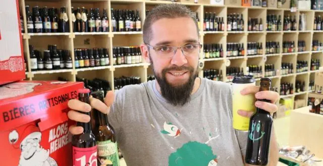 photo après avoir été marchand ambulant de bières locales, julien derenne a ouvert le local à bières, avec des bouteilles venues de brasseries artisanales du monde entier. &copy; ouest-france