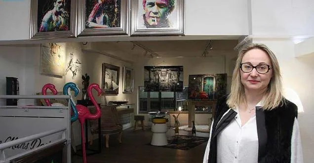 photo delphine compain sélectionne les éléments décoratifs lors de salons spécialisés sur paris. &copy; photo ml