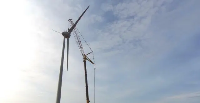 photo feu vert pour le parc éolien de saint-cosme-en-vairais. &copy; archives ouest-france