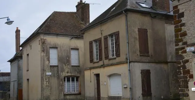 photo c’est cette maison située en plein centre-bourg de tourouvre qui pourrait accueillir un cabinet médical. &copy; ouest-france