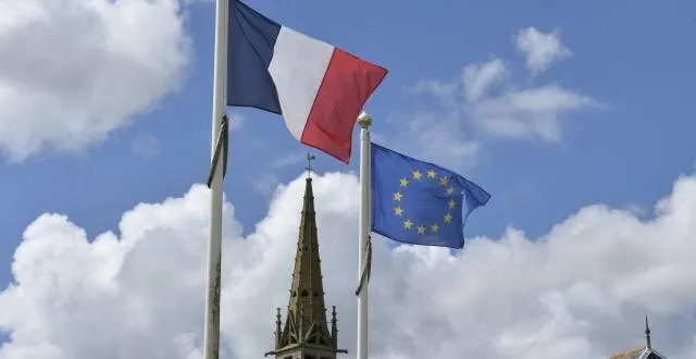 photo éric ciotti avait initialement défendu la présence obligatoire du seul drapeau français / image d'illustration &copy; béatrice le grand / ouest-france