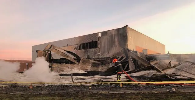 photo de nombreux riverains et automobilistes sont venus constater les dégâts, impressionnants, ce mercredi matin. &copy; ouest-france
