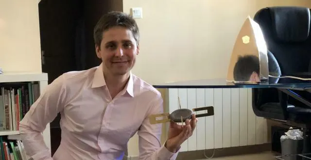 photo le designer argentanais pierre philippe présentait une toile à tokyo en février. cette fois, ce sont ses créations d’objets qu’il expose… à singapour. &copy; ouest-france