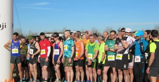 photo quatre cents coureurs au départ, hier matin, devant la salle des pommiers. &copy; ouest-france