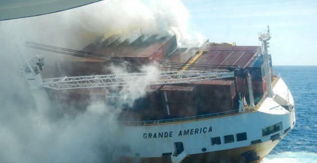 photo le violent incendie du grande america se serait déclaré d’abord dans le garage, puis dans l’un des 365 conteneurs.