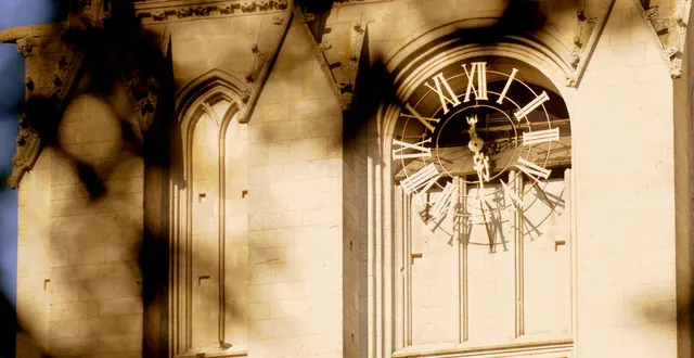 photo un rayon de soleil sur la cathédrale