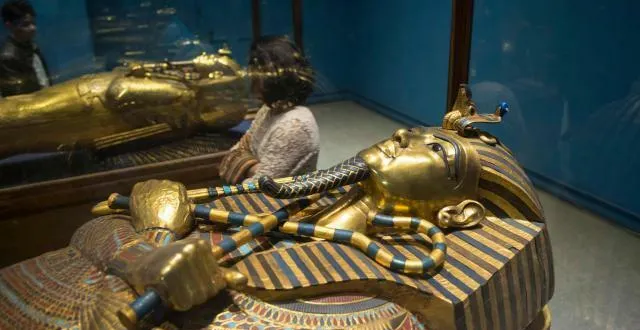 photo le sarcophage du pharaon toutankhamon, au musée égyptien du caire, le 28 novembre 2017. &copy; mohamed el-shahed / afp
