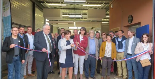 photo élus et partenaires ont inauguré, lundi soir, l’espace de coworking et de bureaux privatifs. loircowork est abrité dans un bâtiment de la zone d’activité de l’aurière, à ruillé-sur-loir. &copy; ouest-france