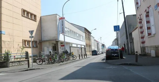 photo la victime s’est réfugiée dans les locaux d’un restaurant d’insertion, rue chanzy, à la roche-sur-yon. &copy; ouest-france