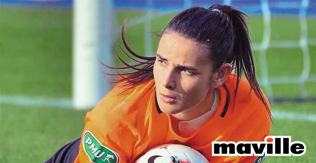 photo football. interview : cindy perrault, gardienne de but