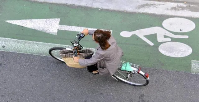 photo en 2018, angers comptait 215 km de voies cyclables plus ou moins distinctes, des pistes cyclables aux voies partagées avec des bus (photo d’illustration). &copy; archives ouest-france
