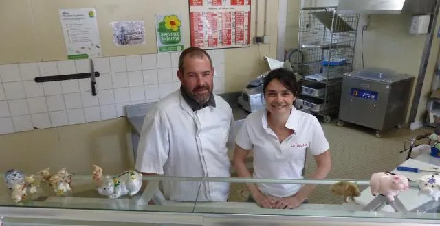 photo à juigné-sur-sarthe, la famille fortin ouvre les portes de leur ferme de la jaluère pour montrer au public comment ils travaillent. &copy; ouest-france