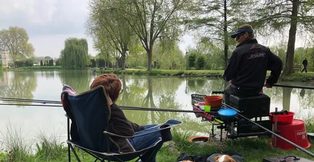 photo avec le retour des beaux jours, le plan d’eau de la noë retrouve ses habitués. il suffit d’en faire le tour un jour férié pour en croiser tout un panel. &copy; ouest-france