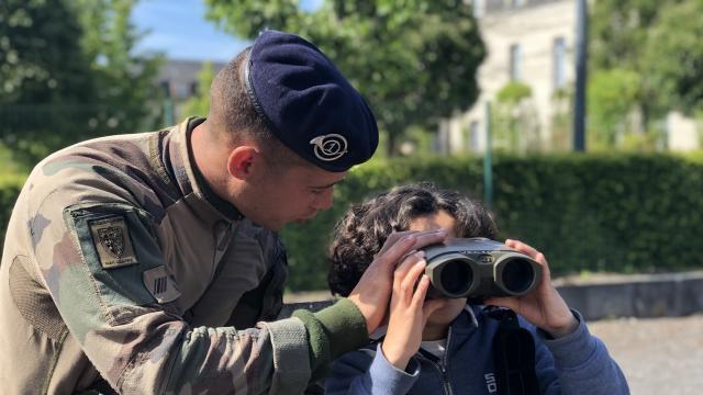 Alen on. Le 1er r giment de Chasseurs de Verdun en d monstration