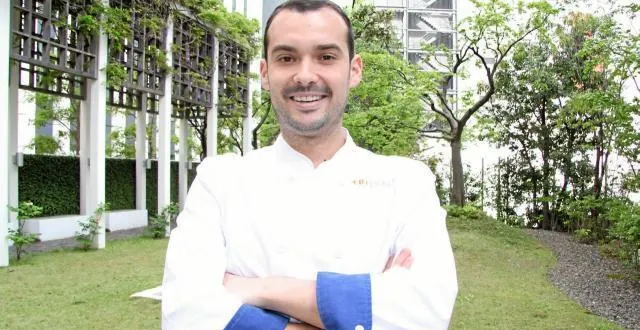 photo samuel albert, dans le jardin de l'ambassade de belgique, à tokyo. il quittera le japon en août pour se réinstaller à angers, sa terre natale. &copy; johann fleuri