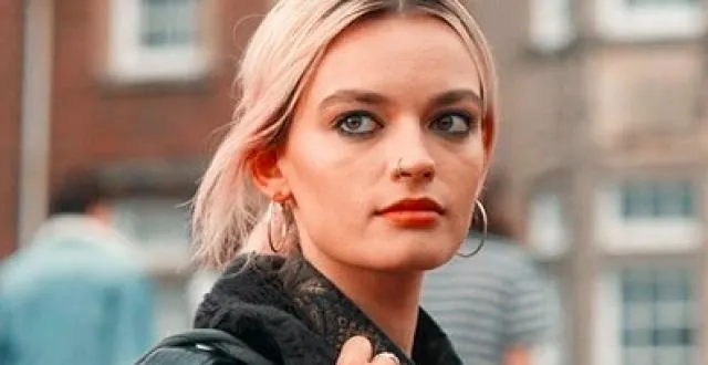 photo emma mackey, originaire de sablé, incarne maeve dans la série de netflix : sex education. &copy; dr