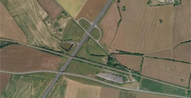 photo l’aire de grand passage sera située à saint-germain-de-clairefeuille, près de l’autoroute et de la voie de chemin de fer. &copy; capture d’écran géoportail