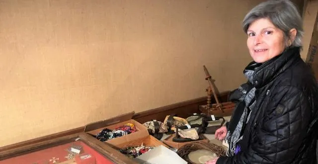 photo nicole s’occupe de l’accueil et met en place les objets à vendre. &copy; ouest-france