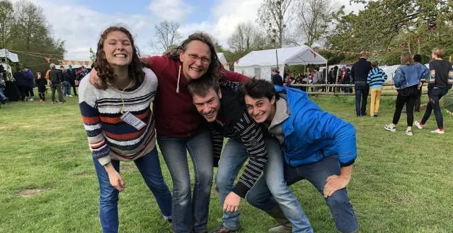 photo quatre des cinq coprésidents de yapuka, l’association qui ouvre un écolieu à colombiers. &copy; ouest-france
