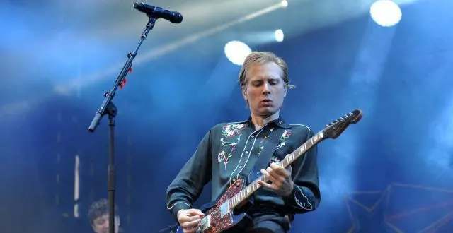 photo alex kapranos le leader de franz ferdinand, samedi 15 aux 24 heures du mans. &copy; ouest-france