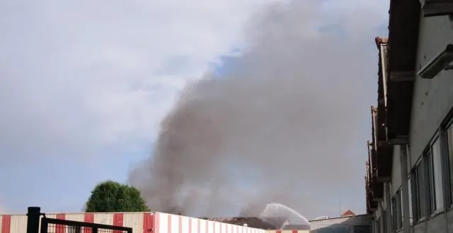 photo l’incendie du bâtiment a été circonscrit vers 20 h. &copy; ouest-france