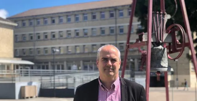 photo david letourneur quitte l’établissement jeanne-d’arc d’argentan pour le collège saint-paul, à caen. il était arrivé à argentan, en 1994. &copy; ouest-france