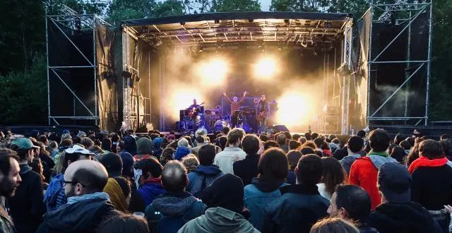 photo le groupe ornais cannibale a accompagné la tombée de la nuit, samedi 15 juin, sur cisai-saint-aubin. &copy; ouest-france